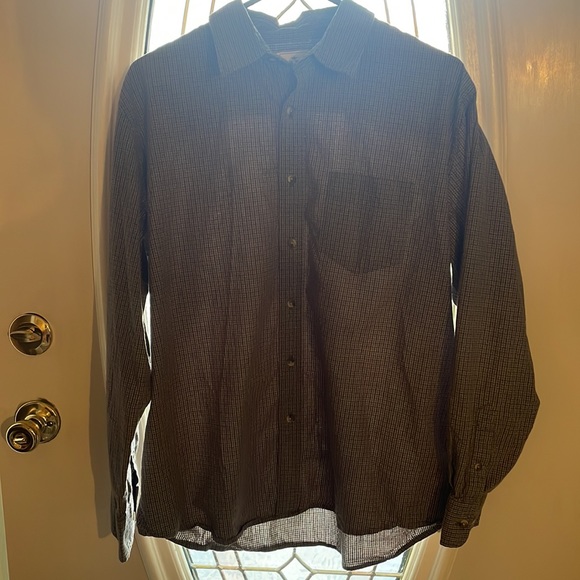Dockers Menโs Button Down size L in dark plaid - Picture 6 of 9